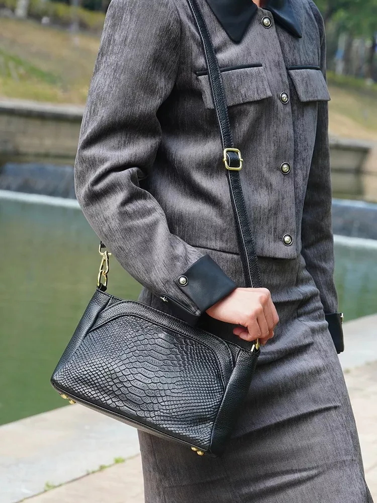 Trendy Leather Shoulder Bag for Women - Image 2