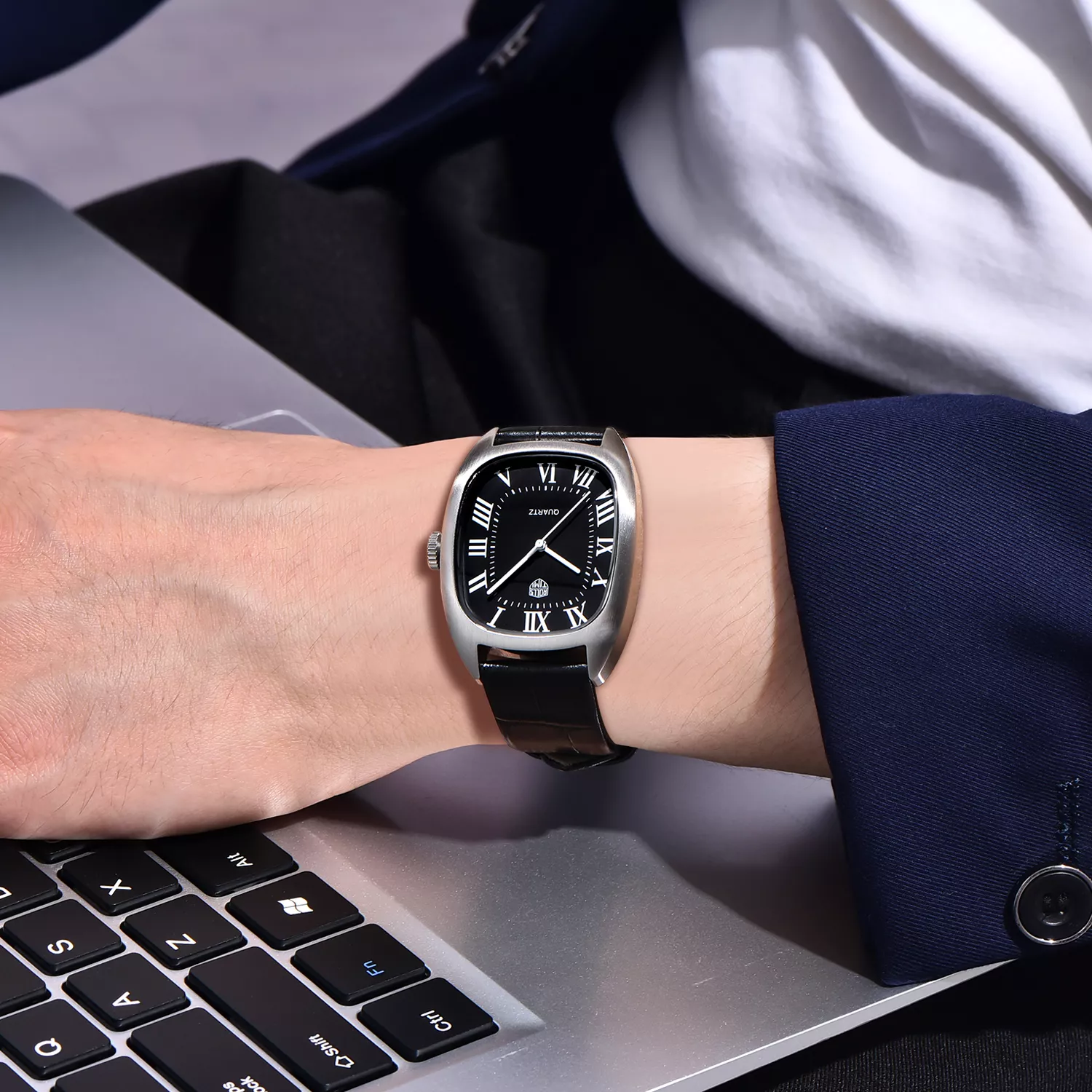 Men's Luxury Quartz Sports Watch - Image 4