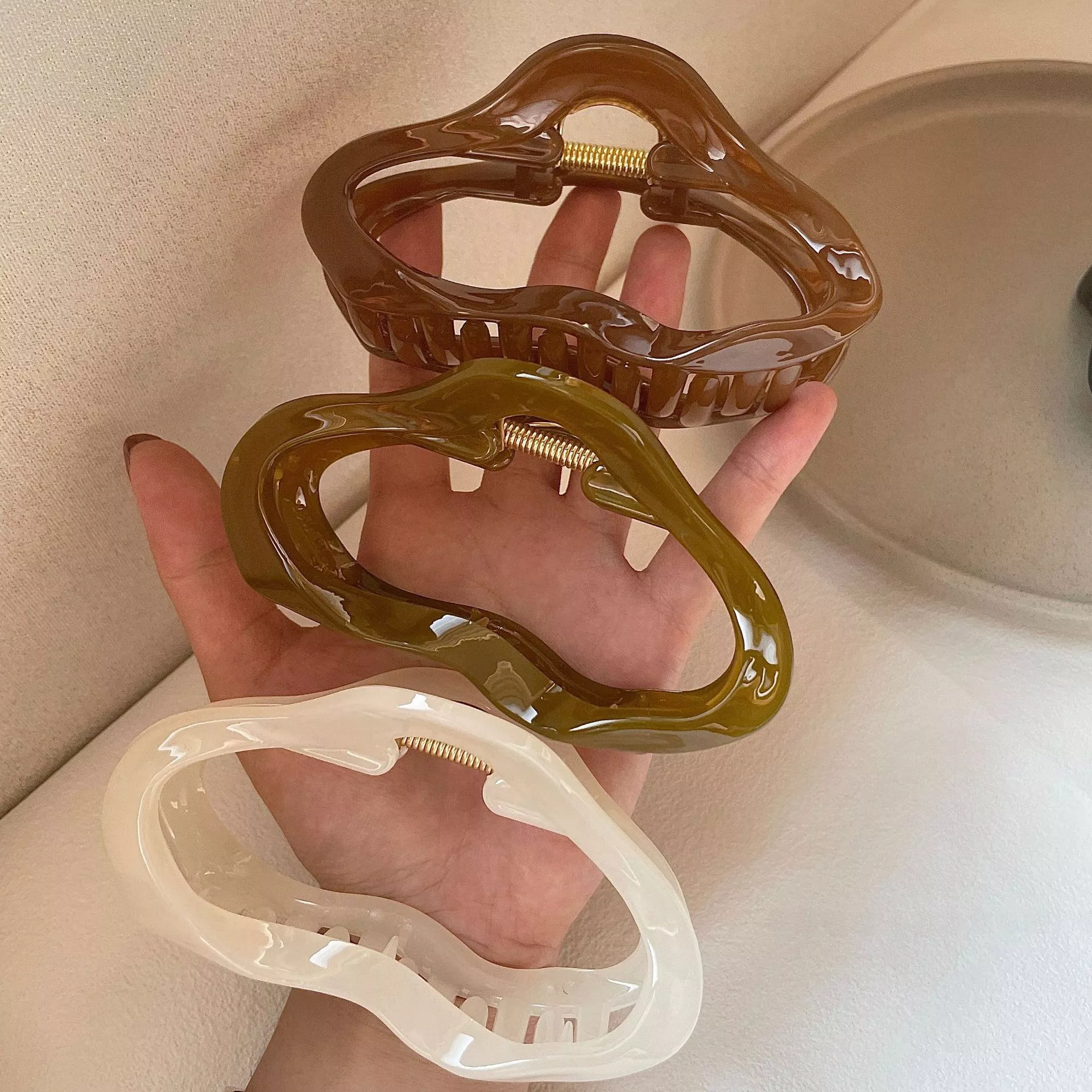 Elegant Clouds Hollow Out Hair Claw Clips for Women - Image 7