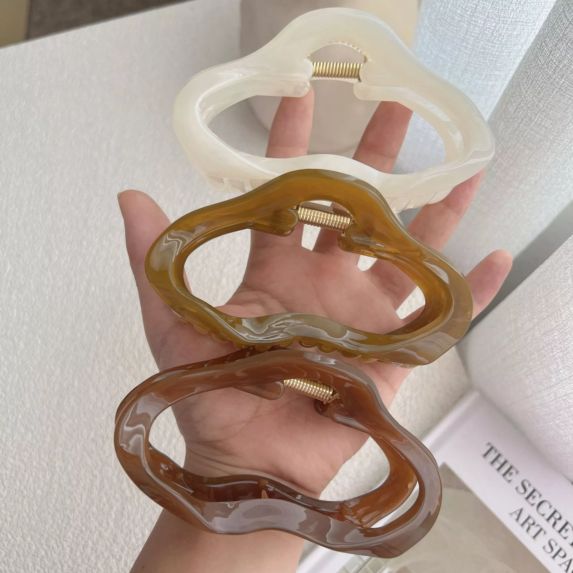 Elegant Clouds Hollow Out Hair Claw Clips for Women - Image 10