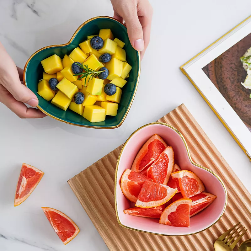 Heart-Shaped Ceramic Bowl for Fruit, Pasta, Salad, and Desserts - Image 2