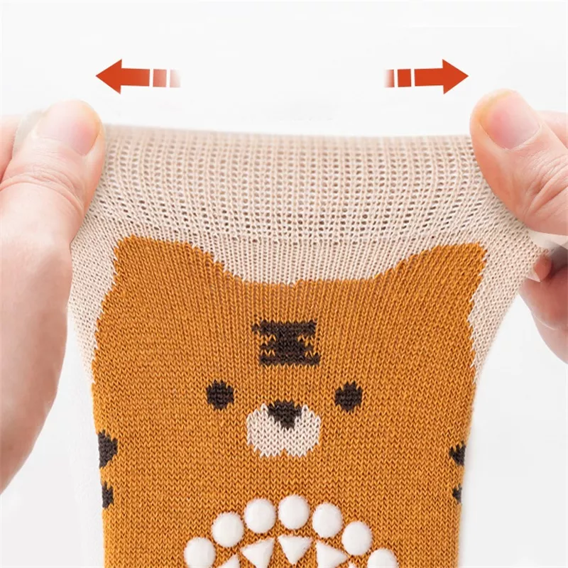 Kids Anti-Slip Cartoon Knee Pads & Socks Set - Image 6