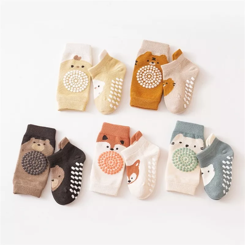 Kids Anti-Slip Cartoon Knee Pads & Socks Set - Image 5