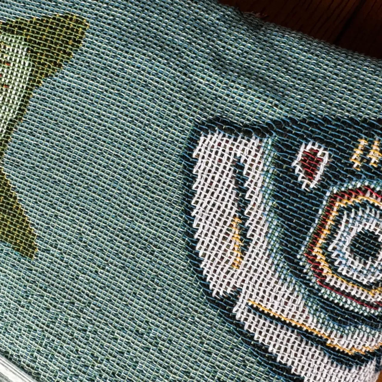 Modern Koi Fish Pattern Throw Blanket - Soft, Stylish, and Dust-Proof - Image 4