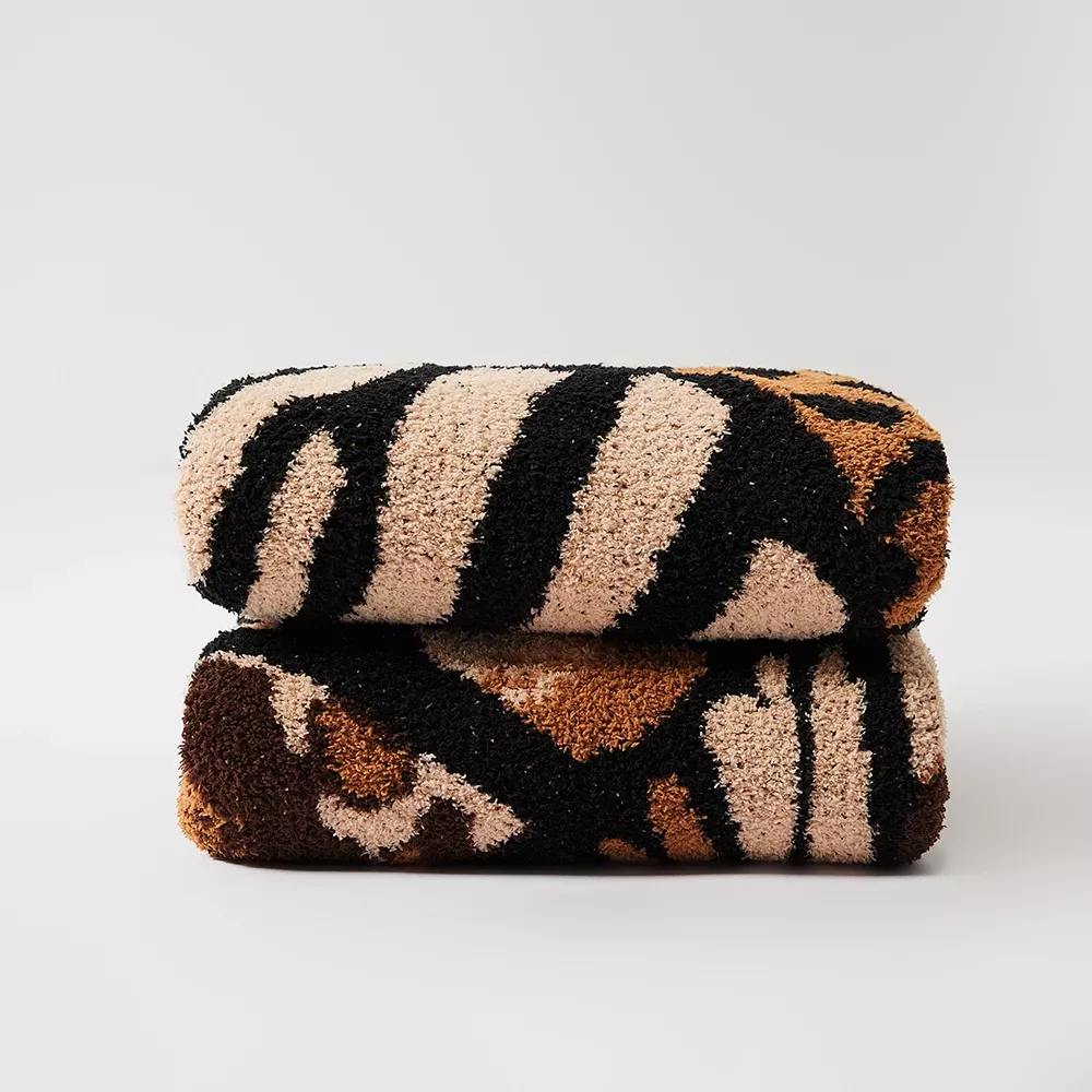 Jungle Animal Plush Knit Throw Blanket - Image 5