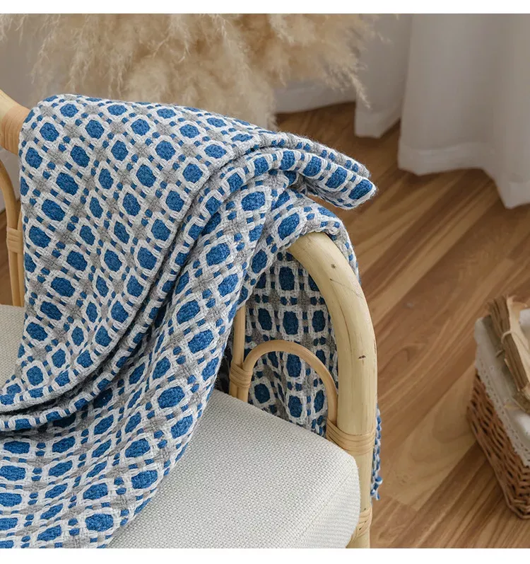 Knitted Twill Throw Blanket with Tassels - Image 4