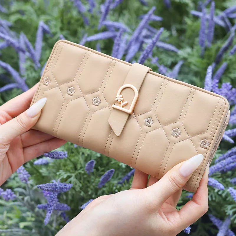 Elegant Women's Long Wallet with High Capacity and Floral Design - Image 2