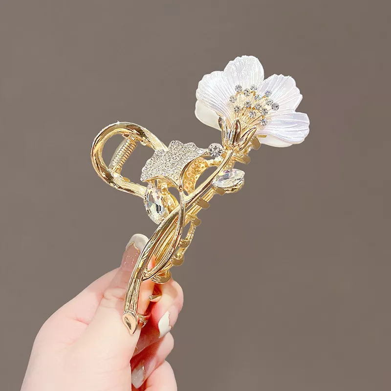 Elegant Ginkgo Biloba Hairpin - Geometric Metal Flower Claw Clip for Women - Image 4