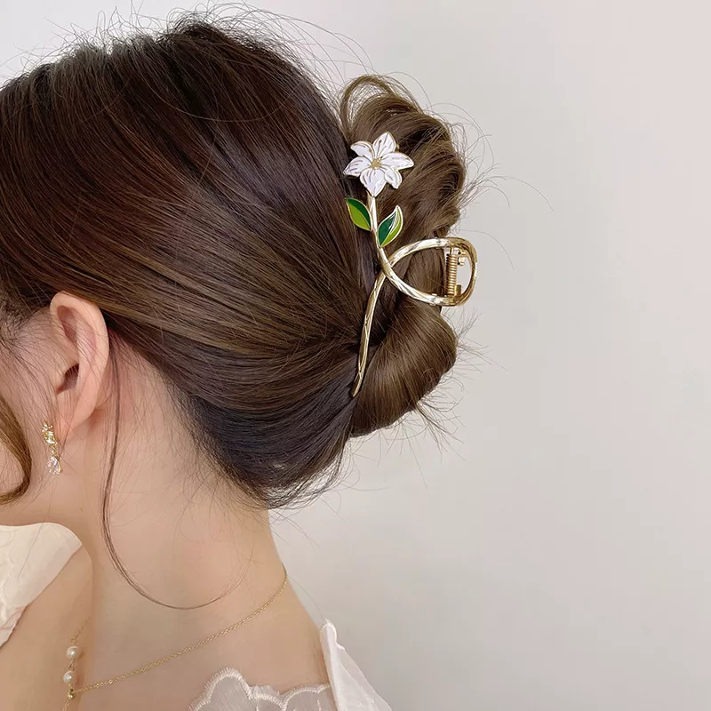 Elegant Gold Flower Hair Claw Clip - Image 3