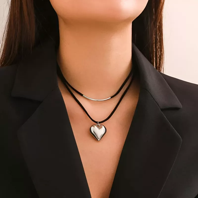 Vintage Black Velvet Heart Pendant Necklace - Image 4