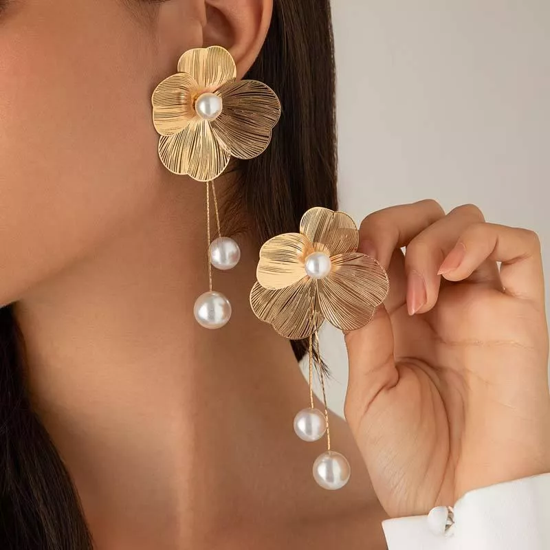 Fashion Flower Petal Long Tassel Drop Earrings with Imitation Pearl Pendant