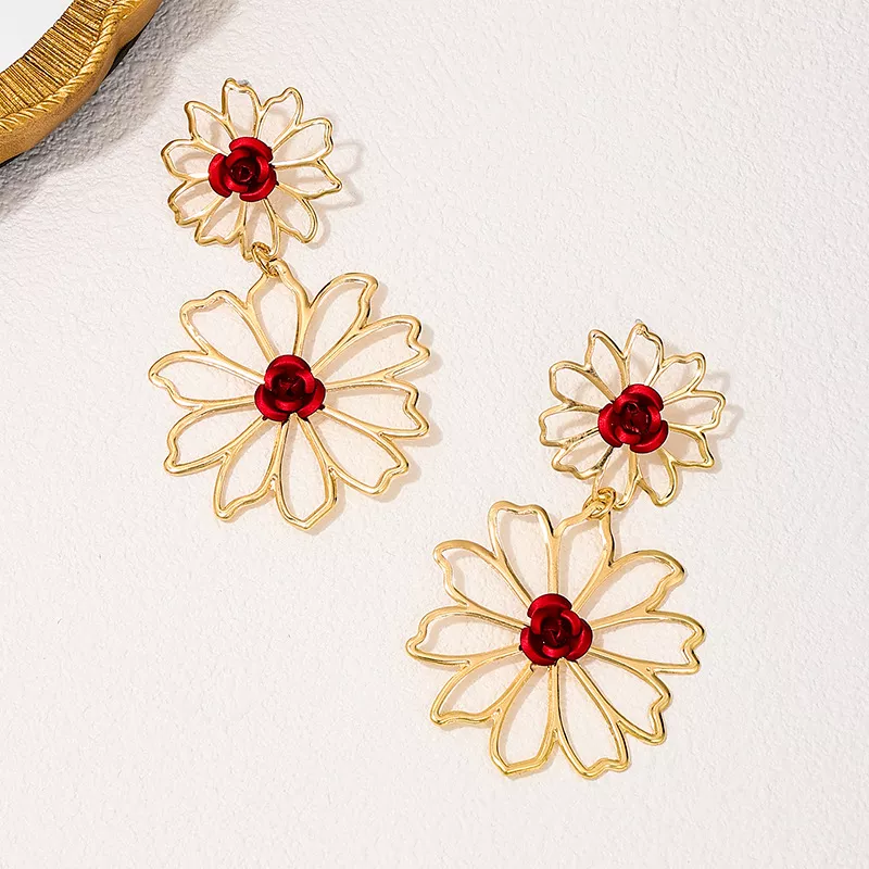 Vintage Gold Hollow Flower Drop Earrings – Geometric Skeleton Design - Image 5