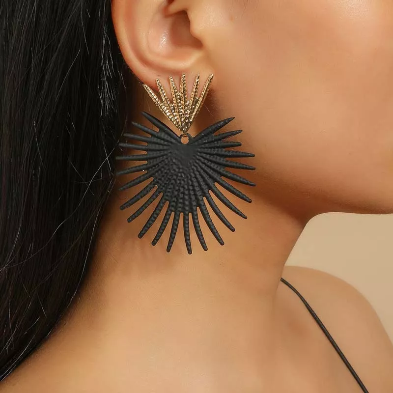 Exaggerated Geometric Drop Earrings - Image 3