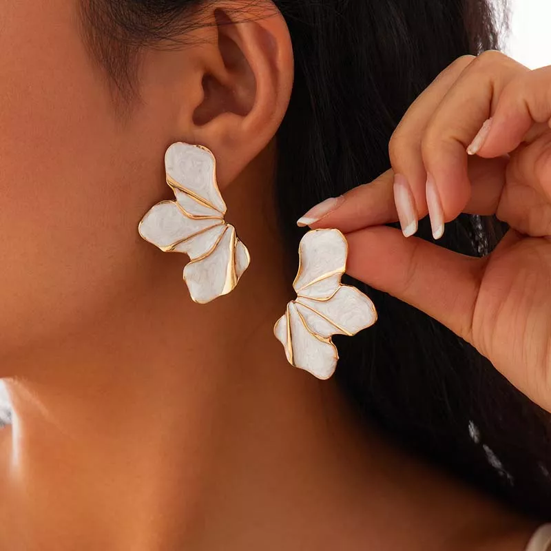 Elegant White Dripping Petal Stud Earrings - Image 2