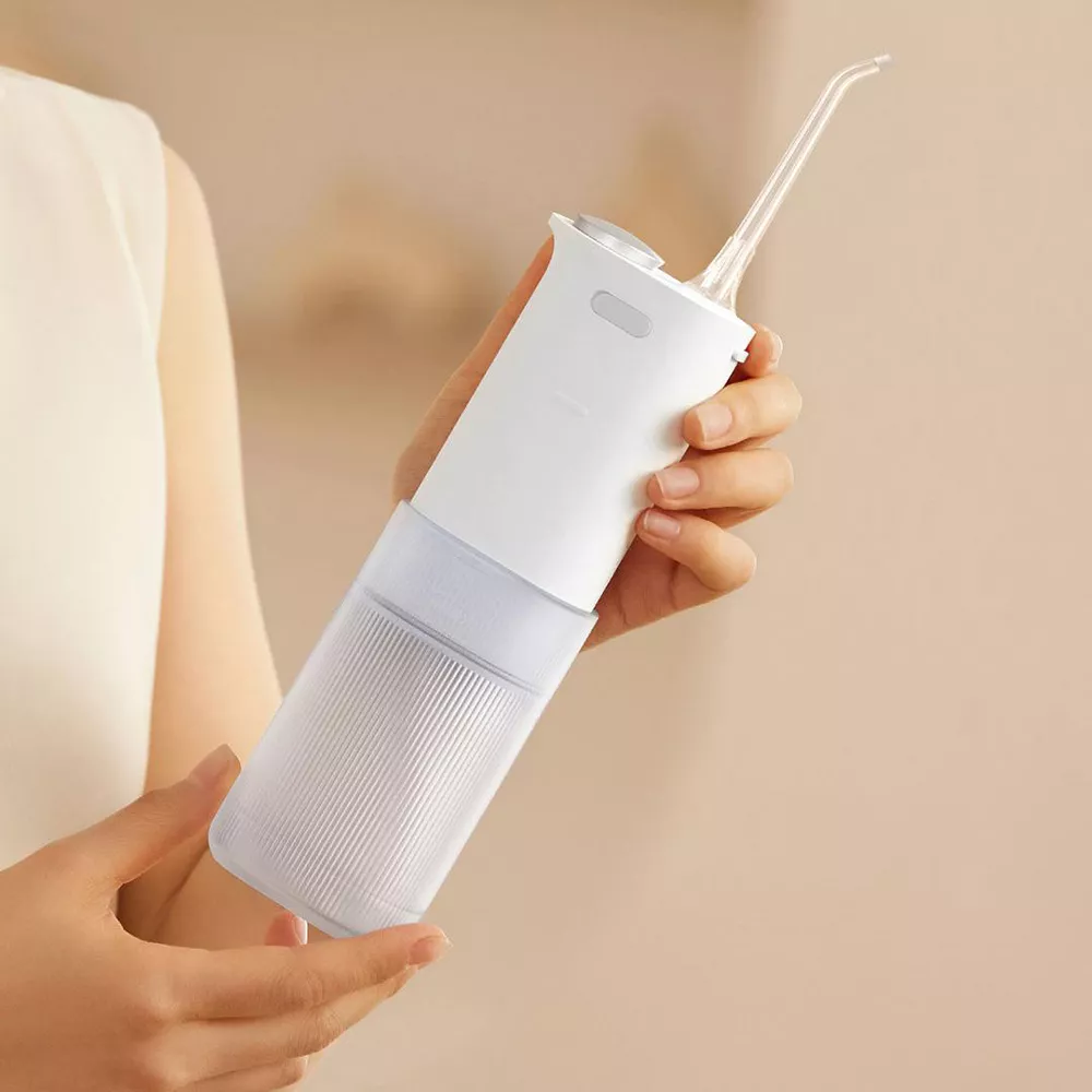 Portable Oral Irrigator with 4 Modes, 200mL Tank & Retractable Design