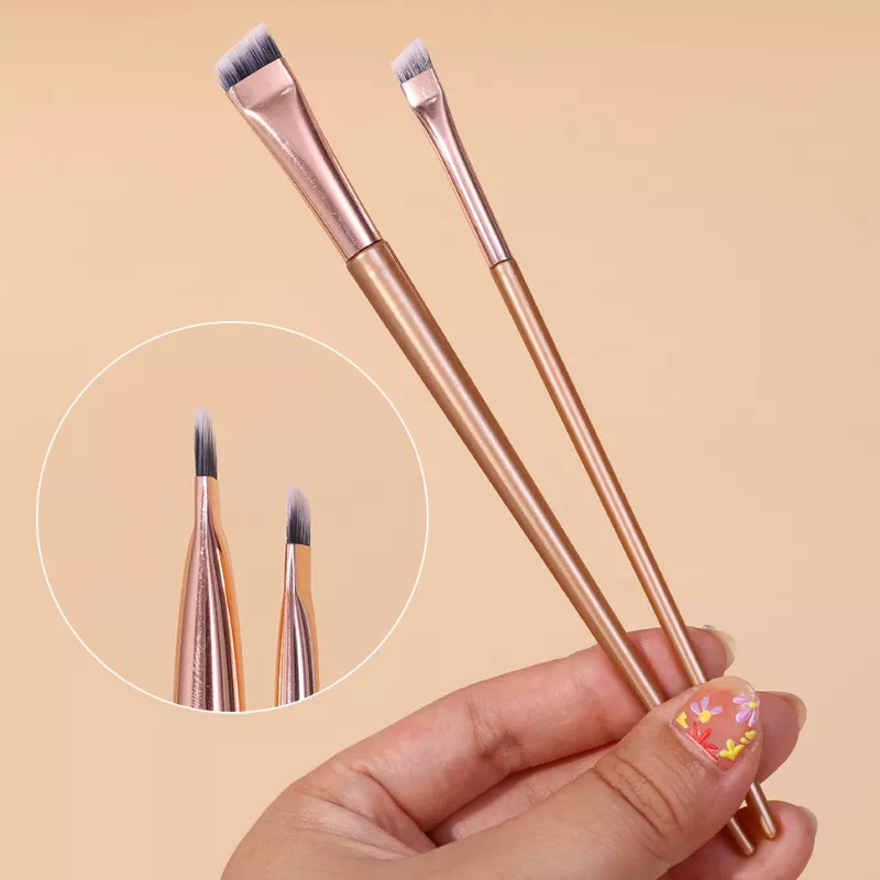 Professional Angled Eyebrow and Eyeliner Brush - Soft Contouring Makeup Tool - Image 2