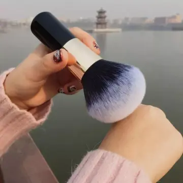 Large Powder Face Blush & Contour Brush – Soft Makeup Tool for Flawless Application