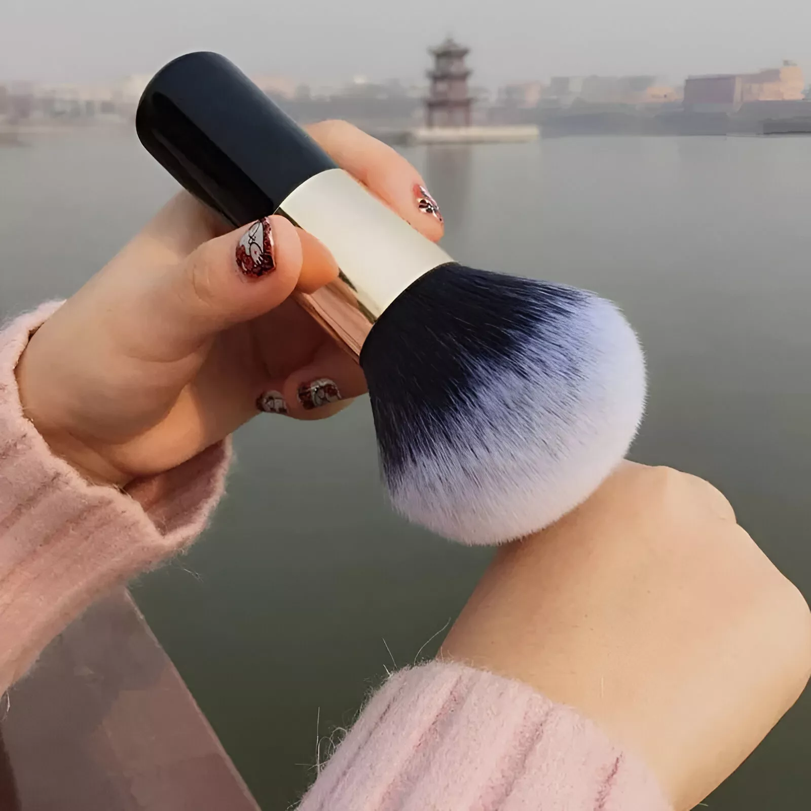 Large Powder Face Blush & Contour Brush – Soft Makeup Tool for Flawless Application - Image 3