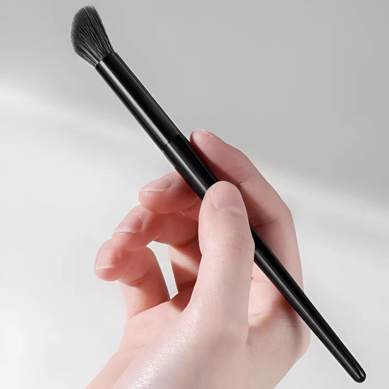 Professional Makeup Brush for Dark Circles & Foundation - Image 4