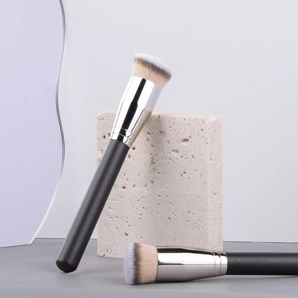 Small Angled Full Coverage Concealer Makeup Brush