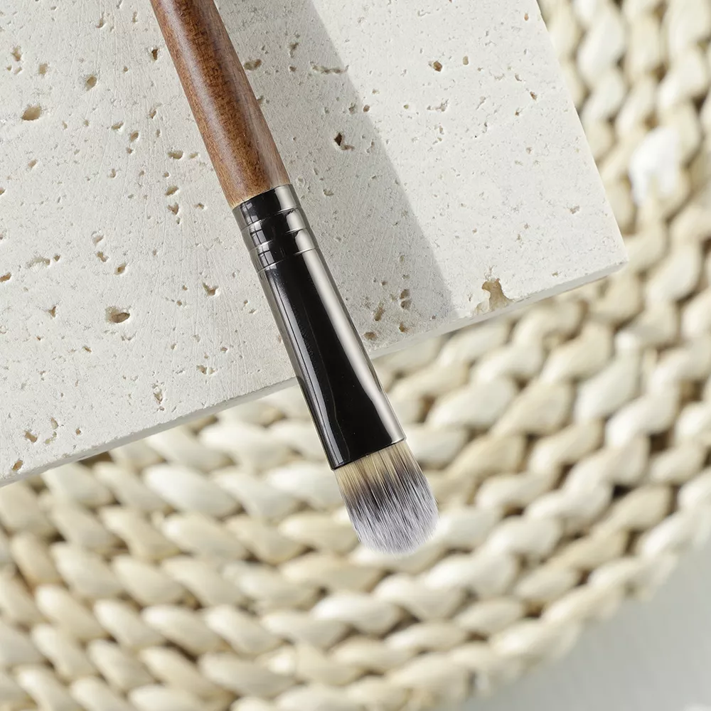 Concealer Makeup Brush with Soft Synthetic Bristles - Image 3
