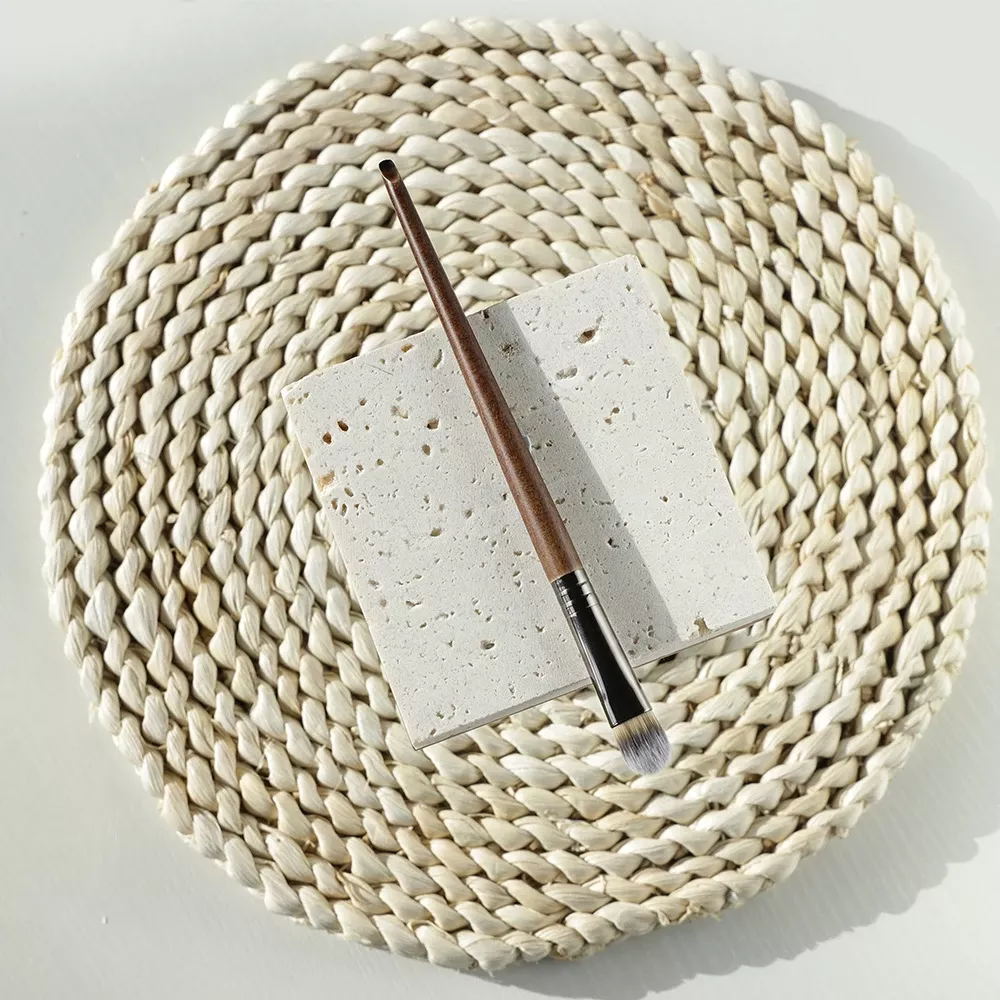 Concealer Makeup Brush with Soft Synthetic Bristles