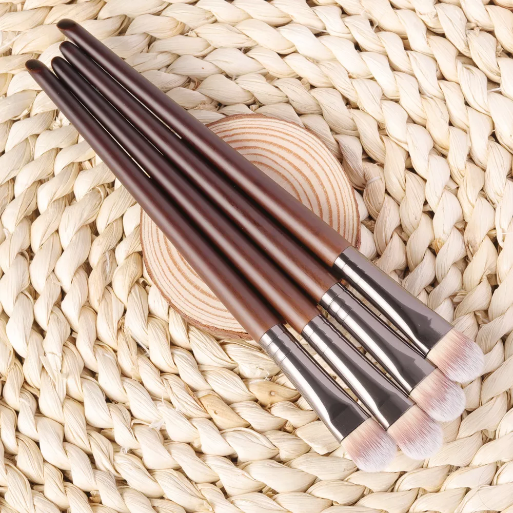 Concealer Makeup Brush with Soft Synthetic Bristles - Image 4