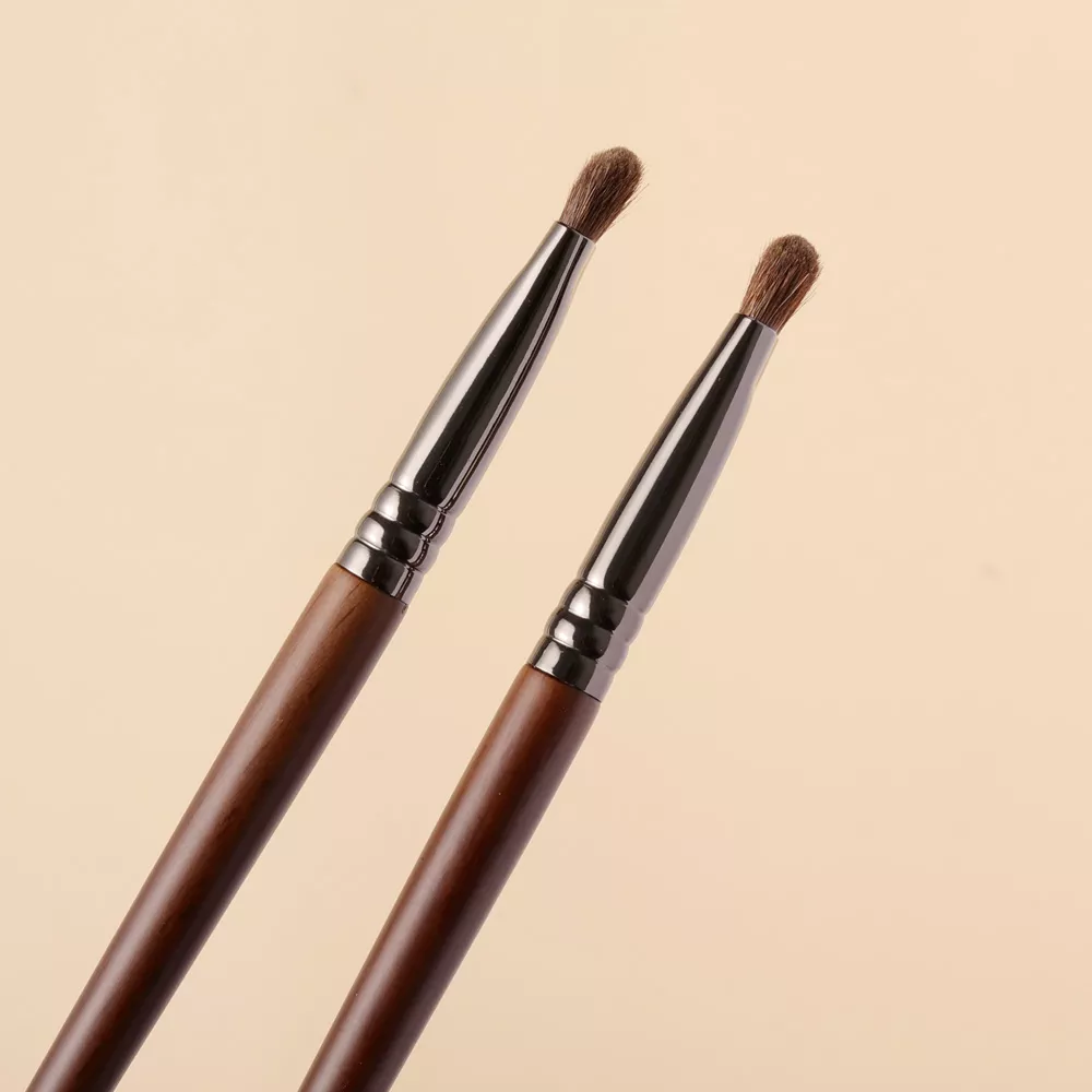 Medium Angled Shading Makeup Brush for Eye Shadow Blending & Contouring - Image 6