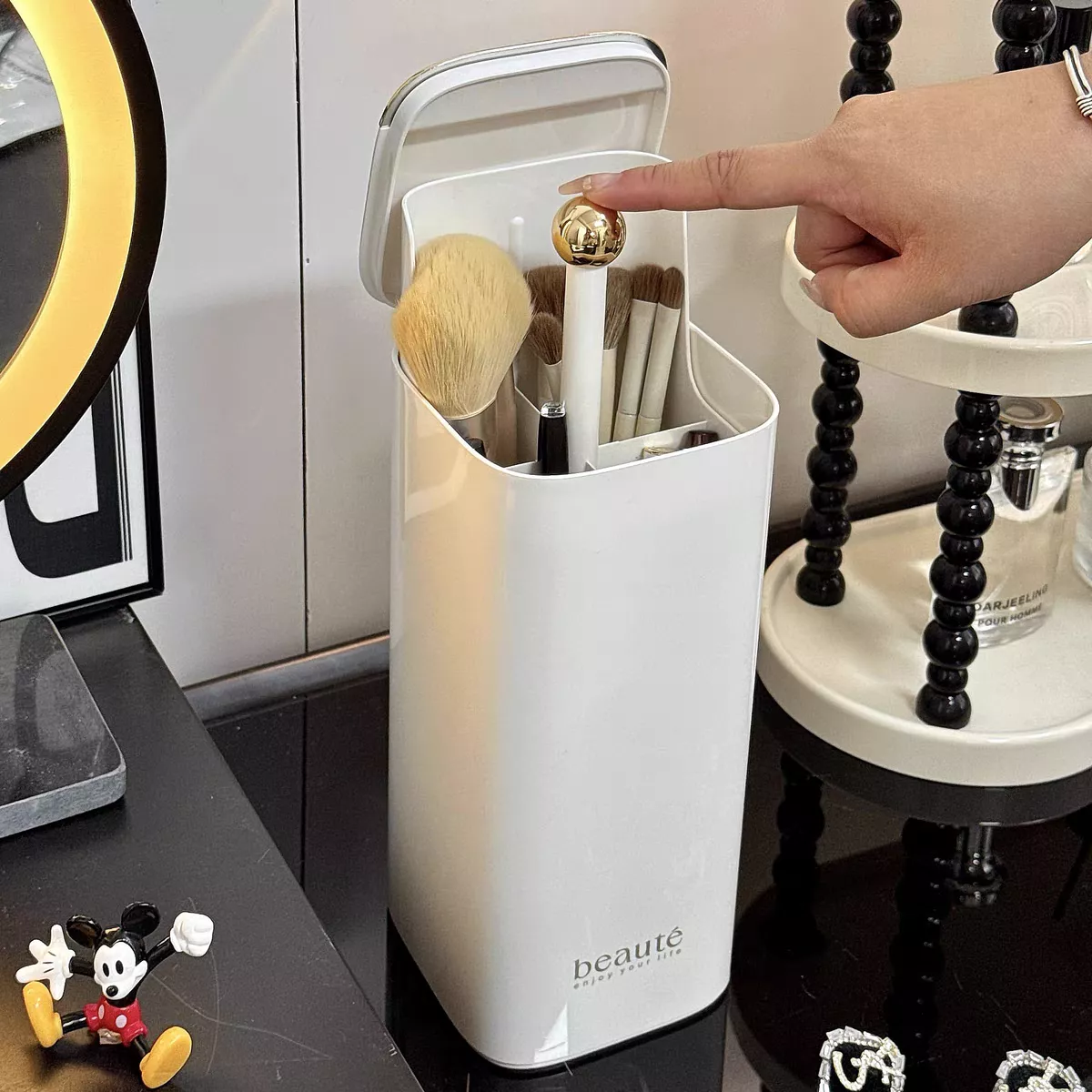 Automatic Lifting Makeup Brush Holder - Image 5