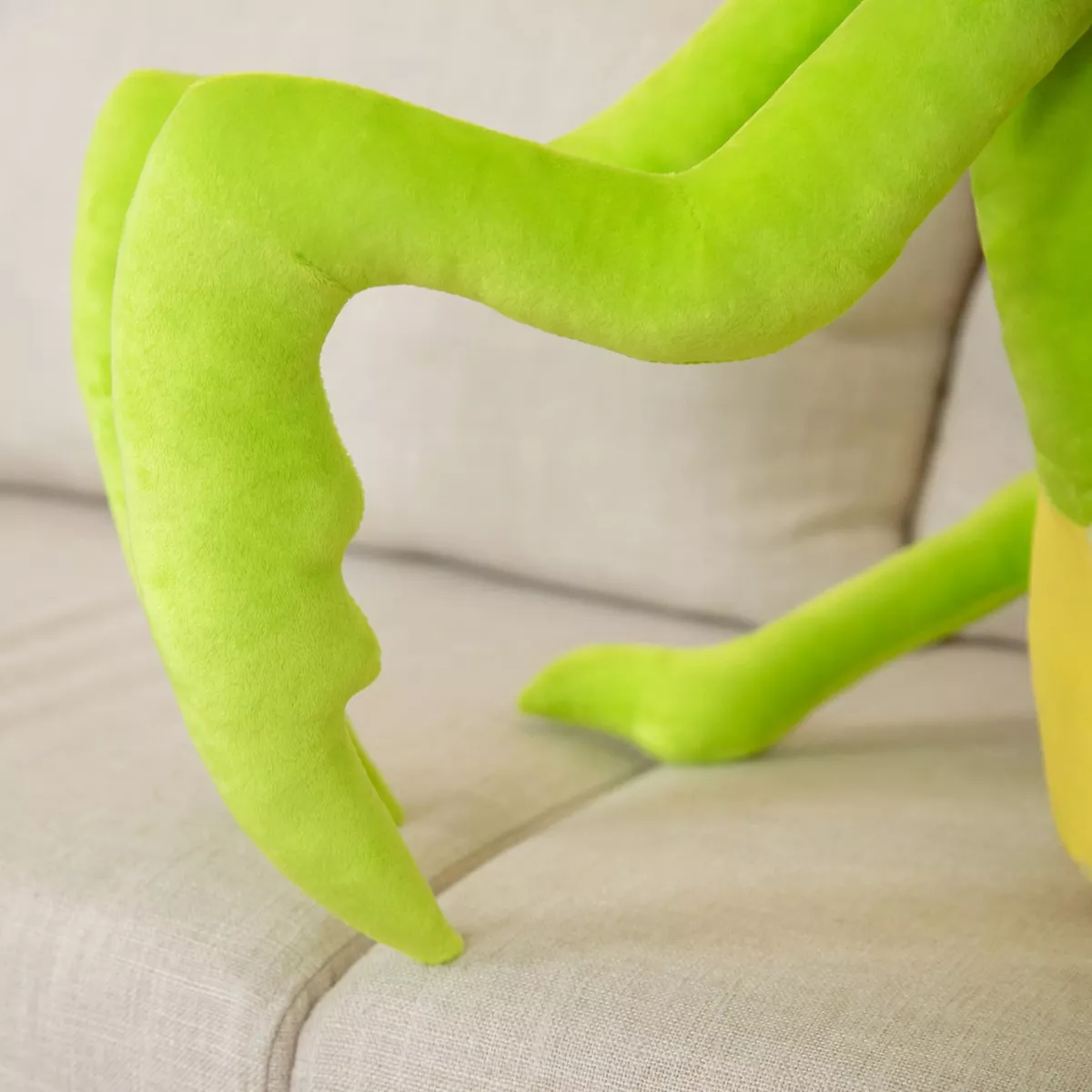 Realistic Praying Mantis Plush Toy - Image 6