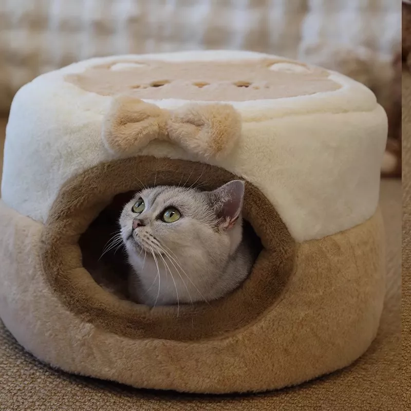Cozy Winter Cat and Dog Bed - Image 2